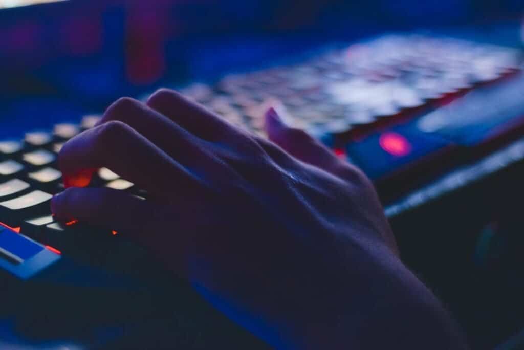 Scammer tak semestinya hacker, hacker tak semestinya scammer